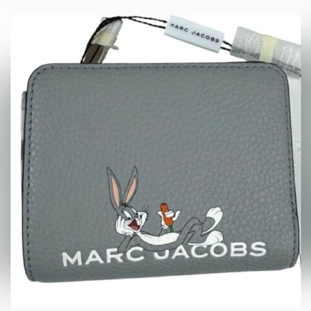  Marc Jacobs x Looney Tunes Bugs Bunny bi-fold wallet in rock gray leather.  NWT